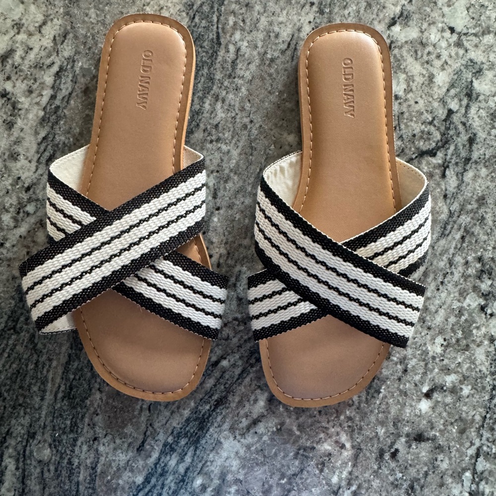Old Navy Women's Striped Sandals in Black and White